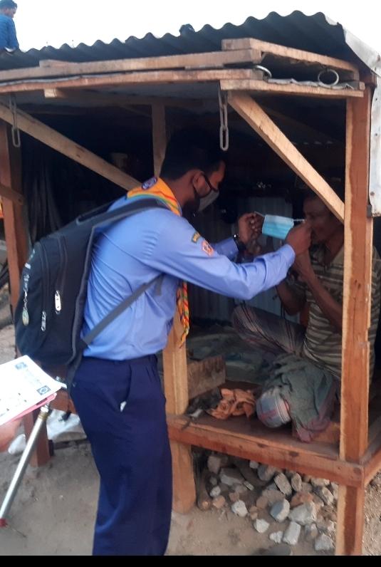 করোনা সর্তকতায় মাস্ক বিতরণ 