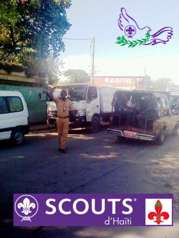 En circulation, là où il n'y a ni feu de signalisation ni agents de police, il y a les SCOUTS HAITIENS 