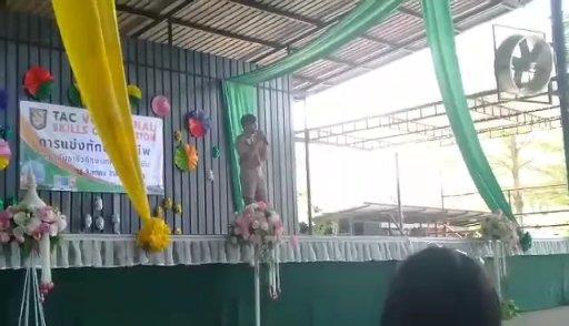 ประกวดร้องเพลงลูกทุ่งครับ