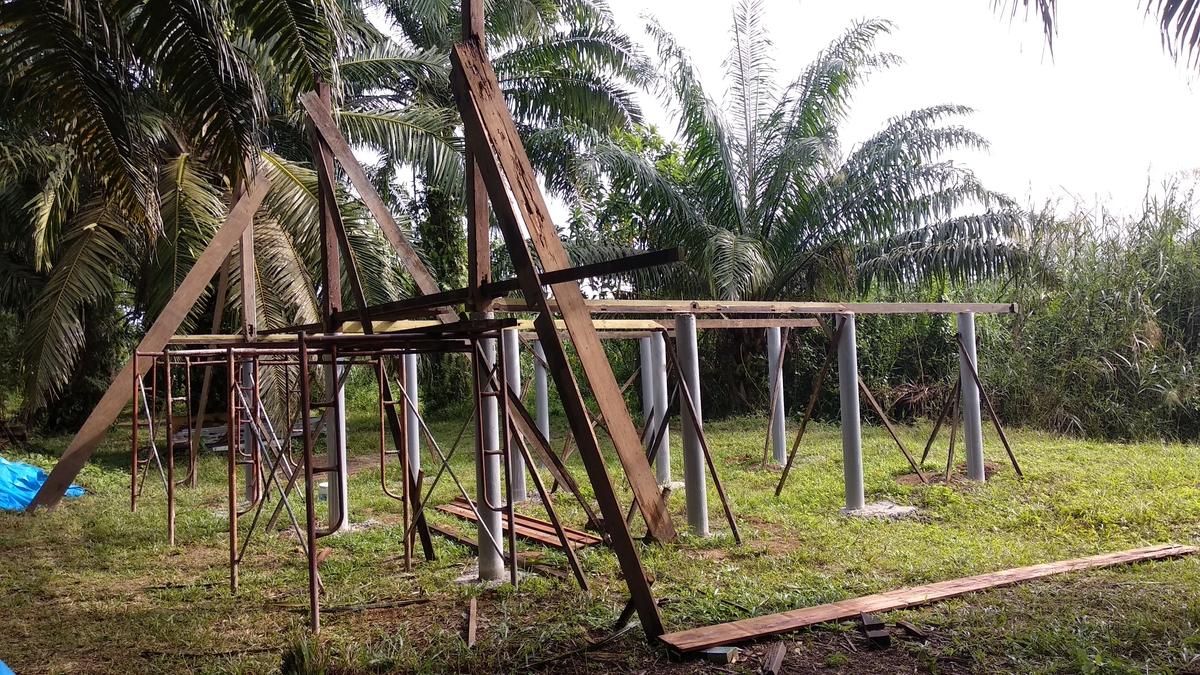 (Misa Island Goat Project: Update 11) Dirikan Tiang Kayu
