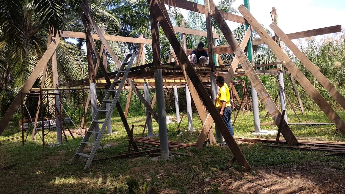 (Misa Island Goat Project: Update 12) Pemasangan Rangka Bahagian Lantai