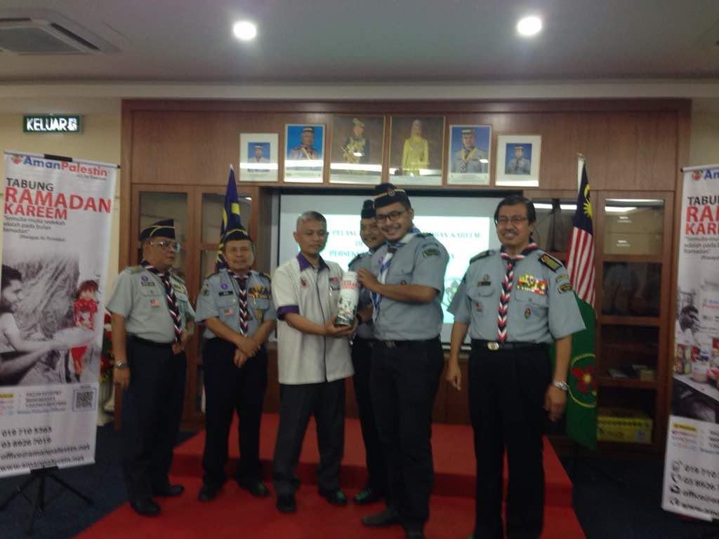 Pelancaran tabung ramadhan kareen