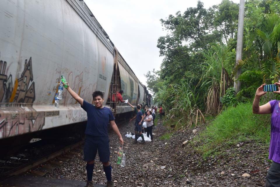 Colecta y ayuda en el comedor comunitario de Las Patronas