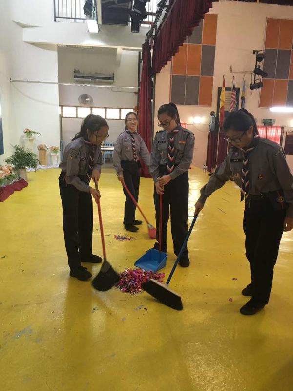 Helping out for 'Hari Anugerah'