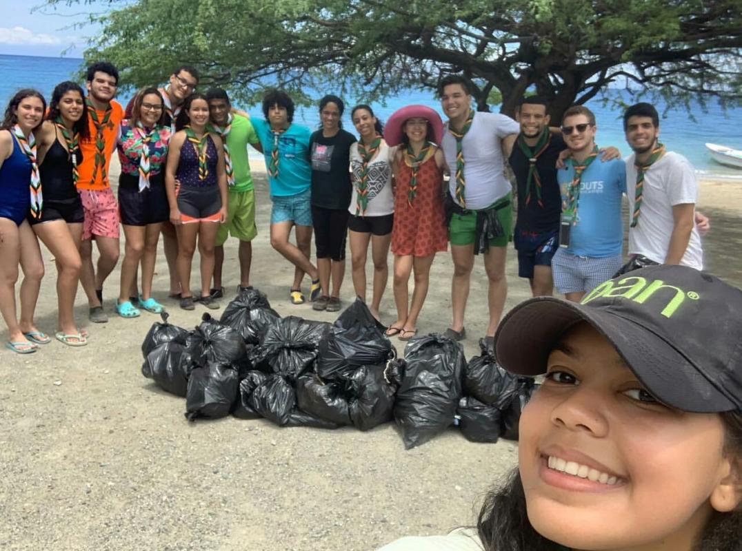 Garbage collection in Playa Chiquita to make a Climate action.