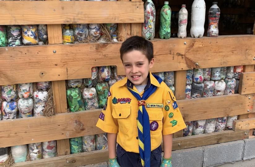 Elaboración de casas utilizando ecoladrillos como relleno aislante de temperatura y ruido. Posteriormente se recubren y quedan casas hermosas. Te invito a ver el proyecto y replicarlo en tu ciudad. 