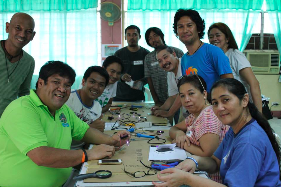 Cool Spot Story: "Train the Trainers" - Lightening up with the Solar-powered Lamps