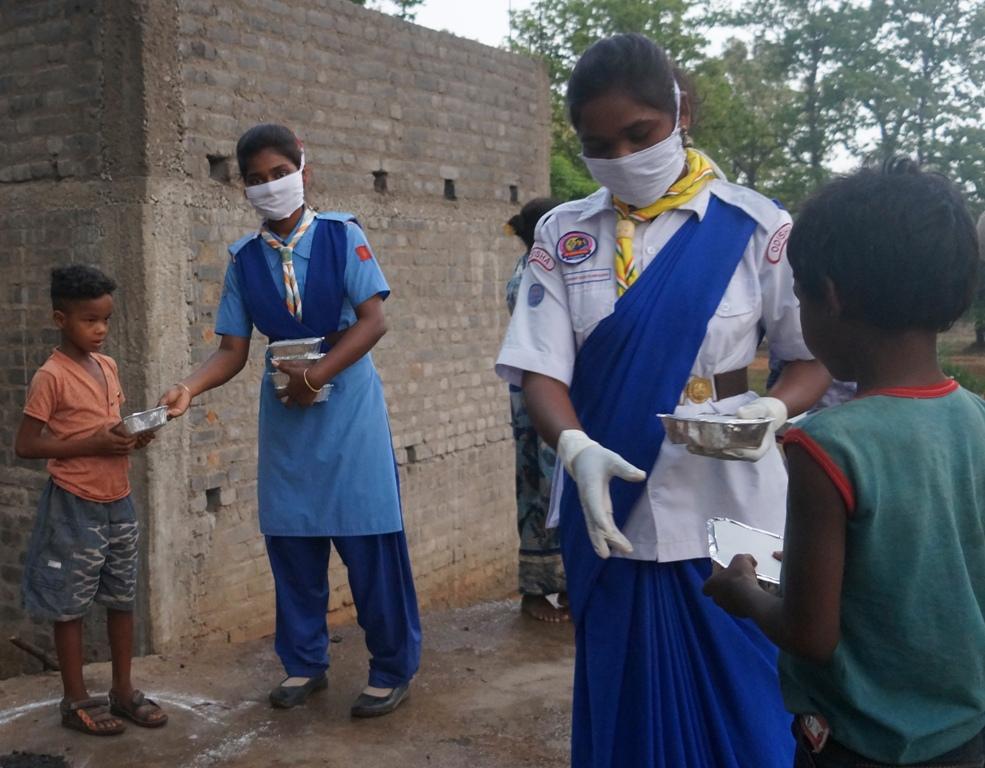 Cooked Food packets distributed at Kusumunda village