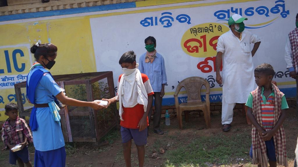 Cooked food packets and biscuits distributed at Chalnamunda village of Bargaon Block