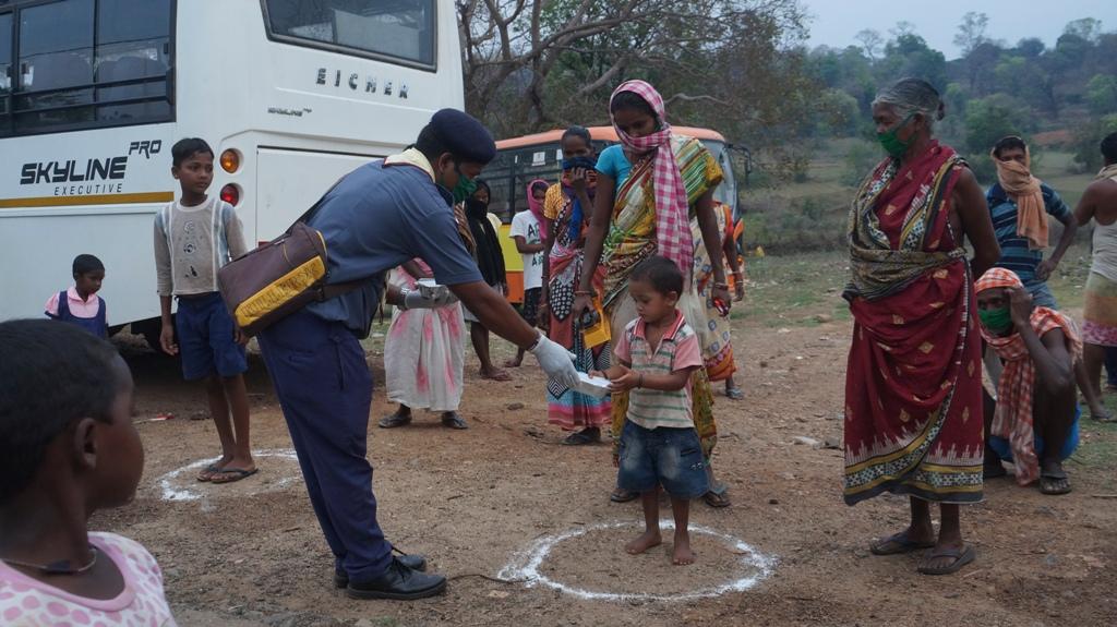 Cooked food packets distributed at Khadiapada of Lakraghara village, Block-Bargaon