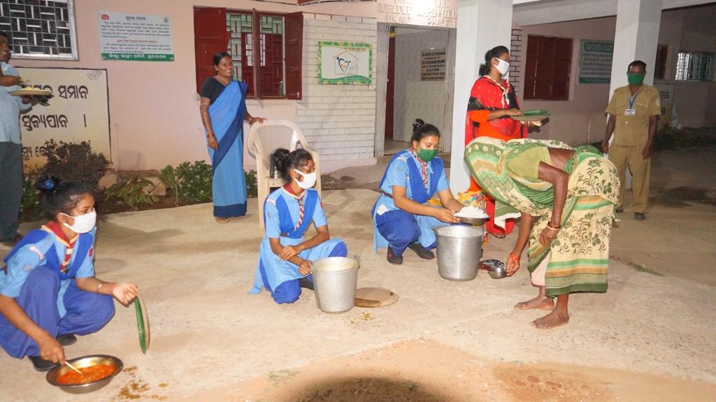 Cooked food distribution at Community Health Center, Bargaon, Sundargarh