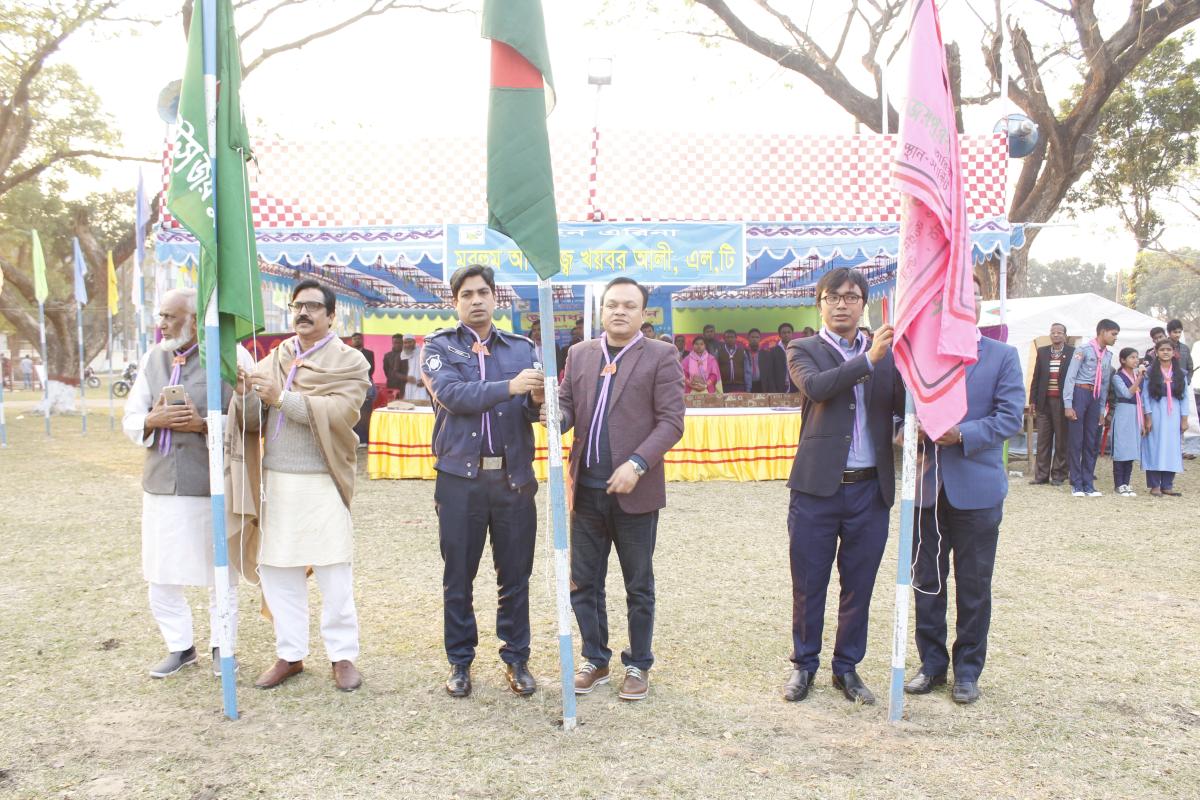 জেলা সমাবেশে পতাকা উত্তলন 