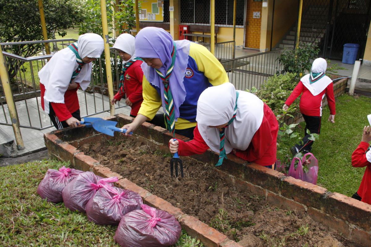 Cub Scouts celebrates 'EARTH DAY 2014'