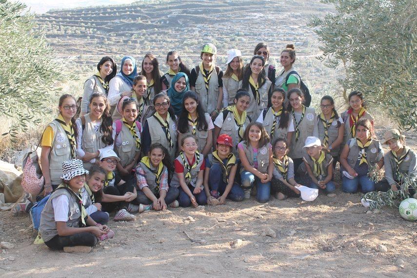 Helping farmers in olive picking as a seasonal activity in Palestine مجموعة مرشدات الصداقة تقطف ثمار الزيتون في قرية قوصين