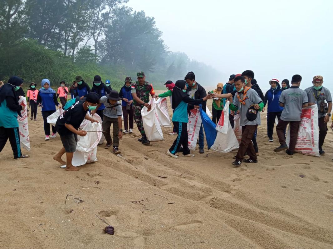 Bersih Pantai Diujung Negeri