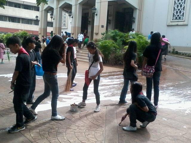 Clean up drive in Antipolo Cathedral