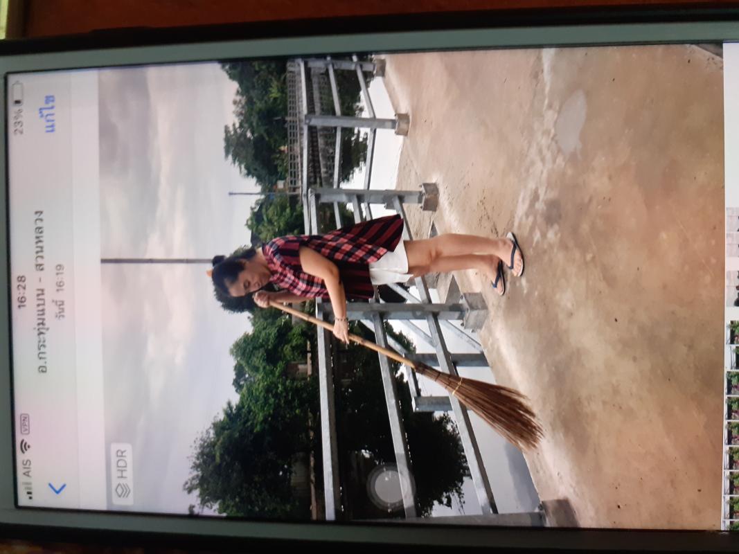 กวาดพื้นถนนสาธารณะ