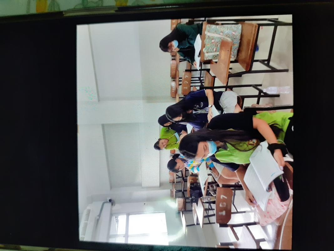 สอนหนังสือแก่นักศึกษา