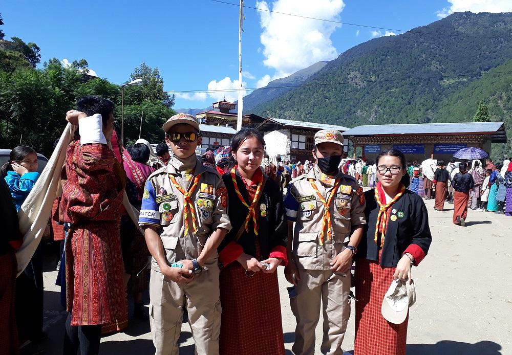 Making comfortable for recipient of Tsepame wang  