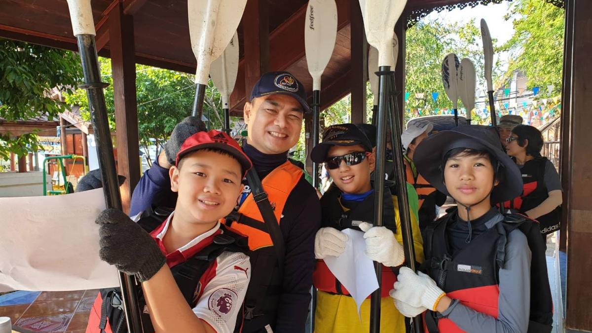 Rowing for picking up trash from the river in Bang Luang Canal Project