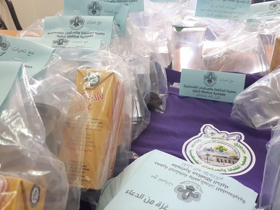 Khalil Al-Rahman scout group participated in a campaign for distributing meals on the fasting Palestinians