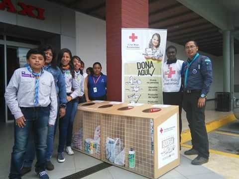 Recolección de donaciones para enviar a la región costa afectada por el terremoto.