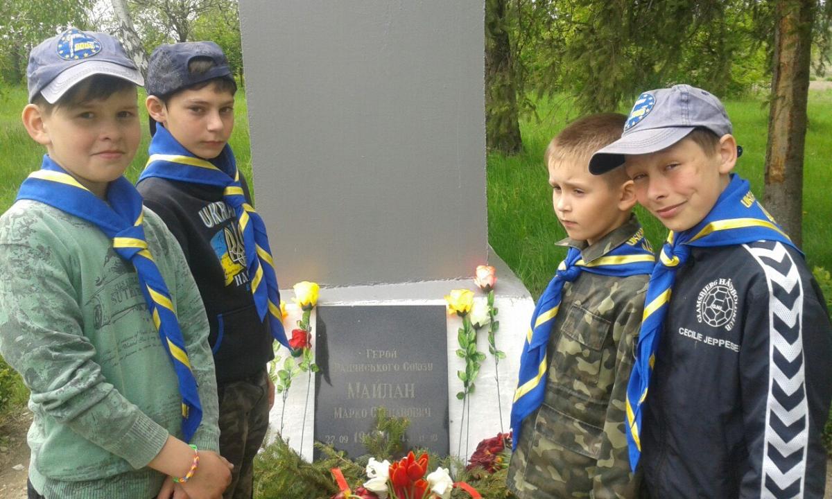 Scouts from Sumy regional branch of Hational Organization of scouts of Ukraine honored the memory of Hero