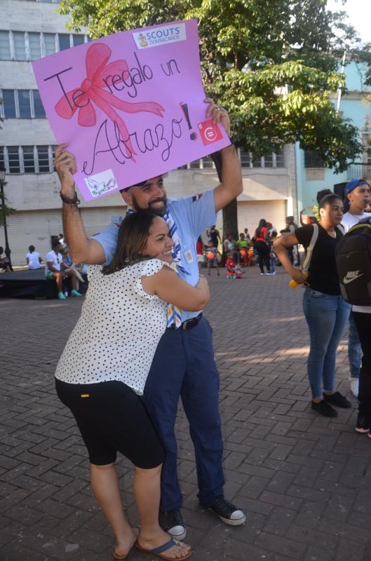 CAMPAÑA DE ABRAZOS GRATIS