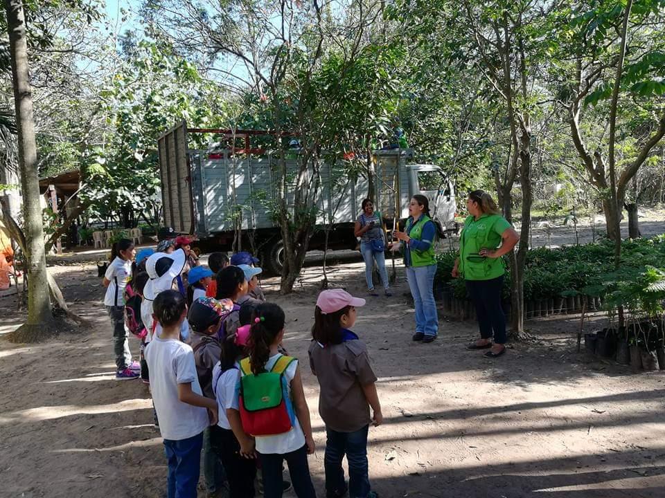 Re forestación en el Curichi La Madre en la Ciudad de Santa Cruz de la Sierra. 