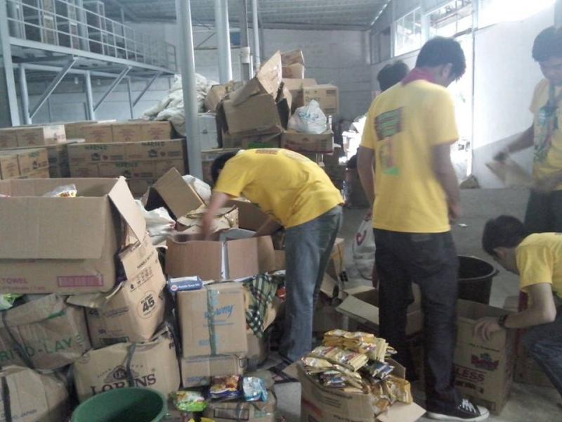 PACKING OF RELIEF GOODS AT GMA NETWORK REPACKING WAREHOUSE 
