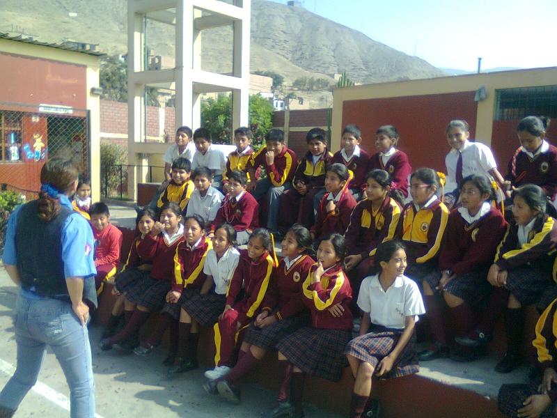 Perú : Promoviendo la Convivencia Pacífica en los Colegios