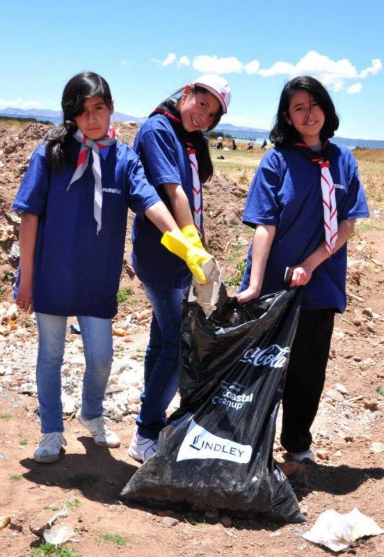 Cleaning of the Titicaca Lake's bay in Puno by the Scouts of Puno and Juliaca