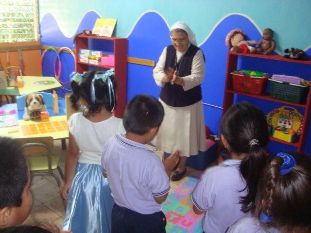 Toy jugando y aprendiendo