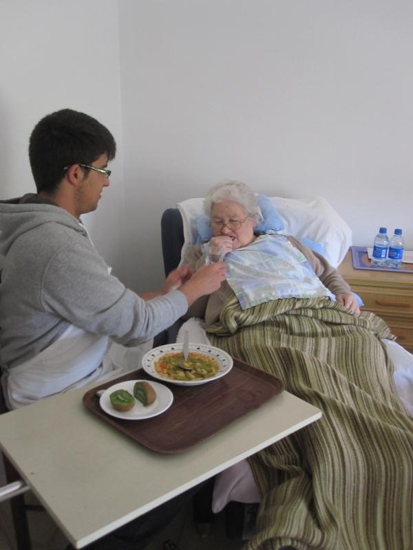 Nochenueva: Acompañamiento de ancianos en la Residencia de Ancianos de las Hermanitas de los Pobres en El Puerto de Santa María - Cádiz