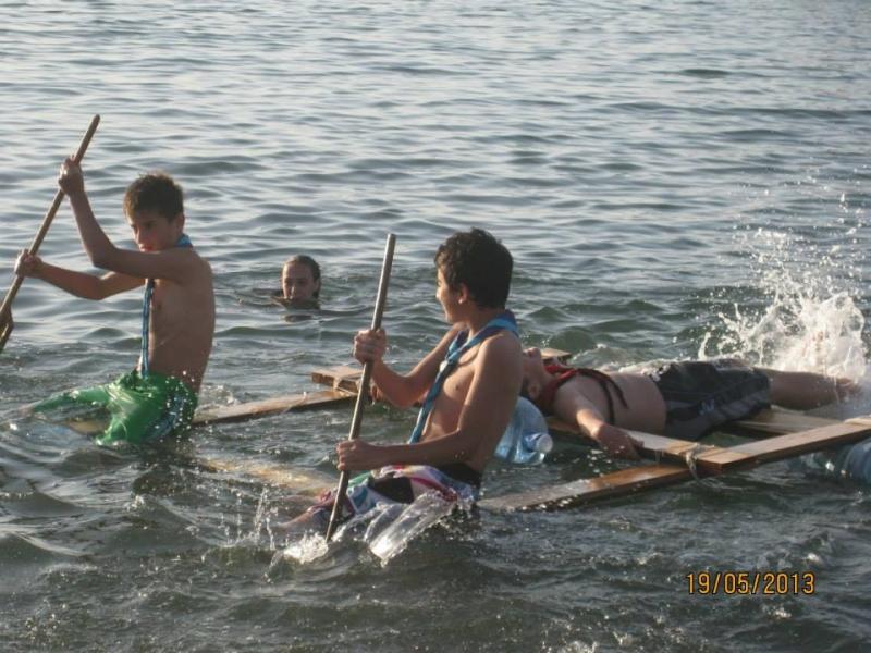 Oaring for friendship : hand-made raft