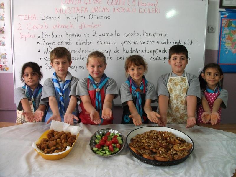 Cub scouts prevent bread waste on world environment day