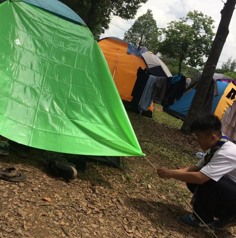 building up the tent!