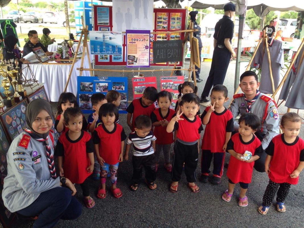 Pameran Badan Beruniform Sempena Karnival Pengajian Tinggi (Jom Masuk U) 
