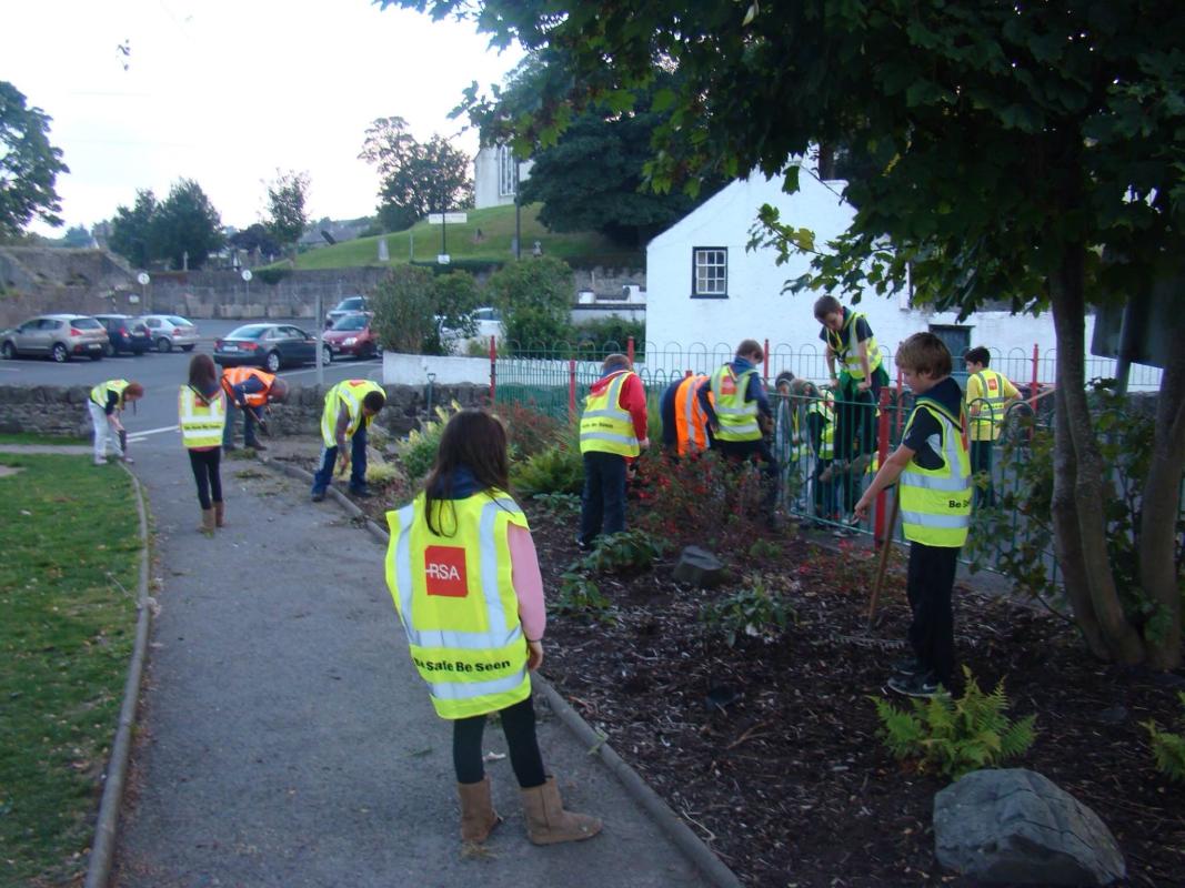 8 Louth Slieve Foy Cub Scouts clean up village