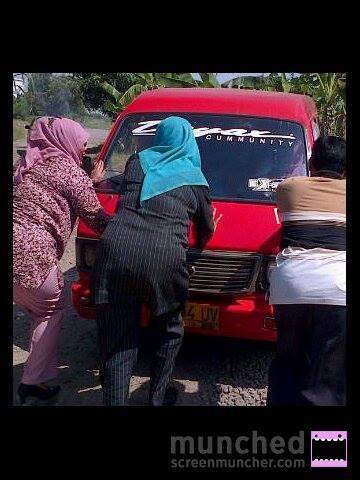 membantu sesama 