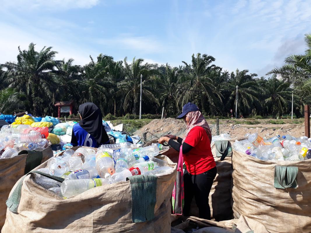 Reuse, Recycle Garden Project (SWA Voluntary Service); Collecting At Kerayong