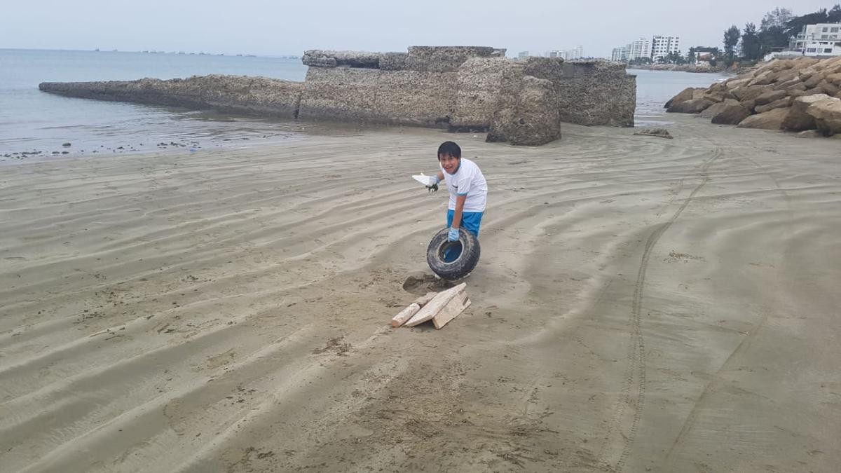 POLLUTION ON STA ELENA BEACHES