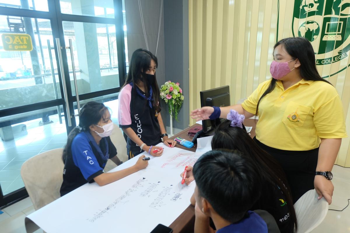 เป็นผู้ช่วยวิทยากรบรรยายค่ายนวัตกรรม