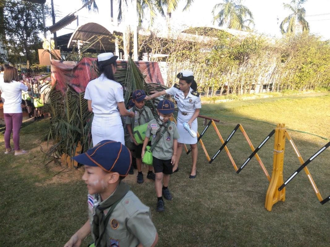 กิจกรรมลอดท้องเสือ