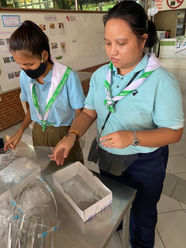 จิตอาสาทำหน้ากาก face shield