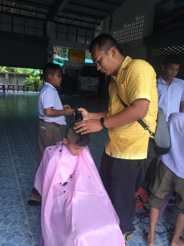 การฝึกวิชาชีพ การตัดผมผู้ชาย