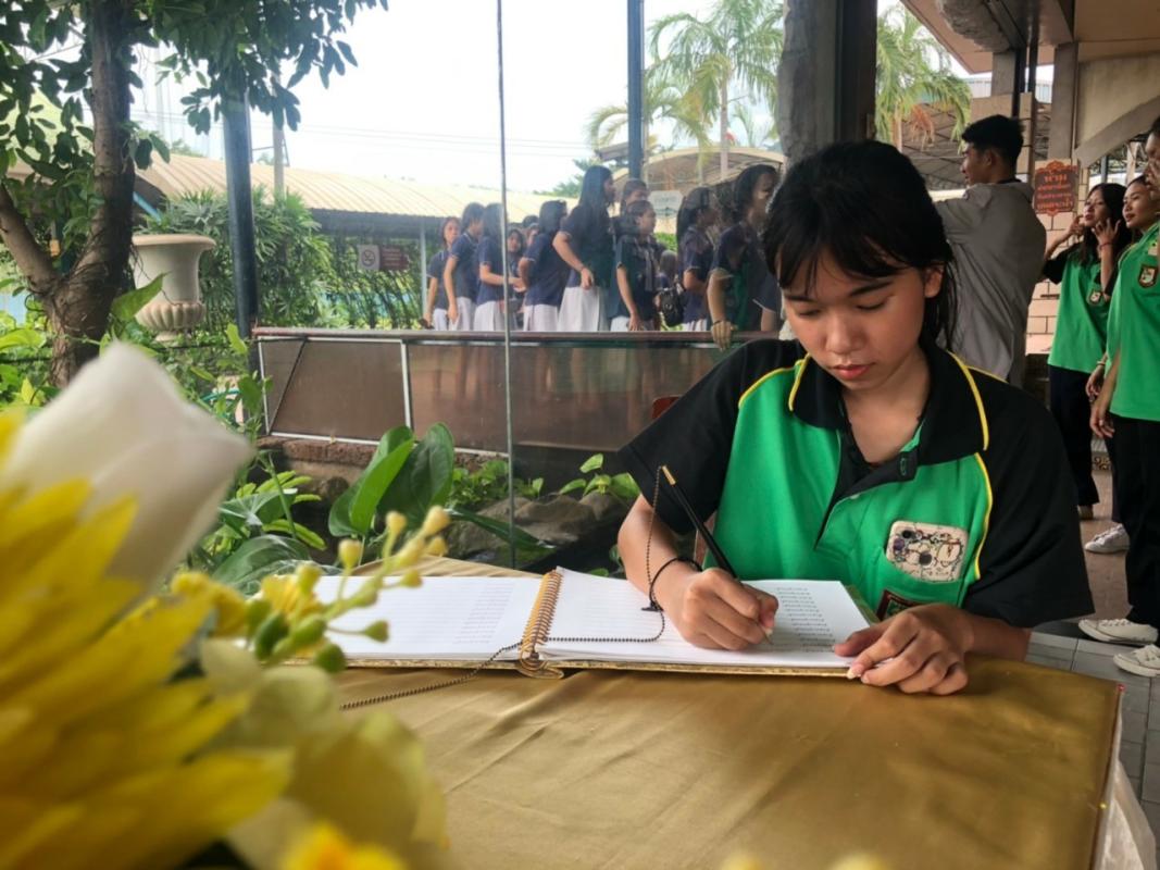 ลงนามถวายพระพร