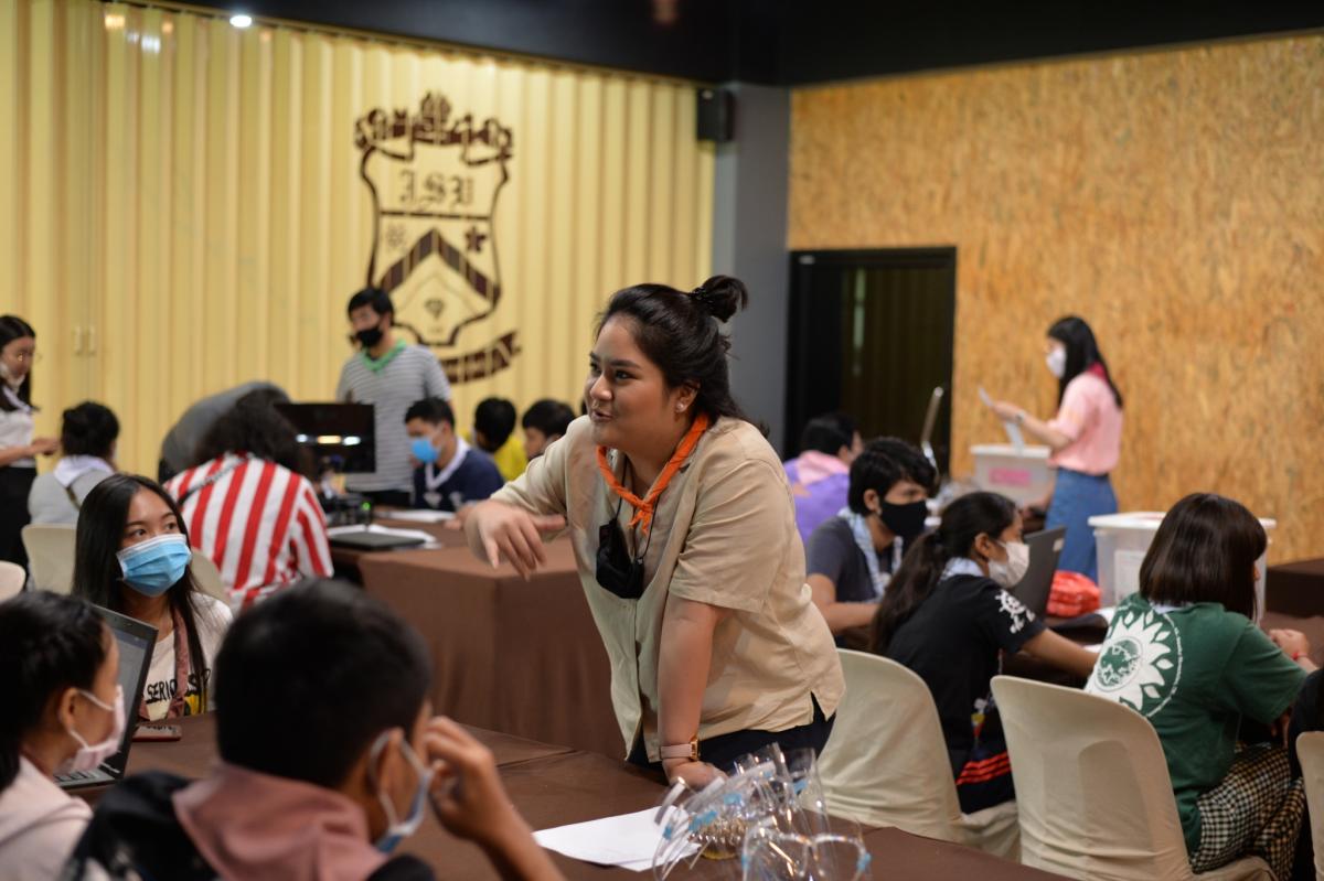 เป็นผู้ช่วยวิทยากรงานค่าย