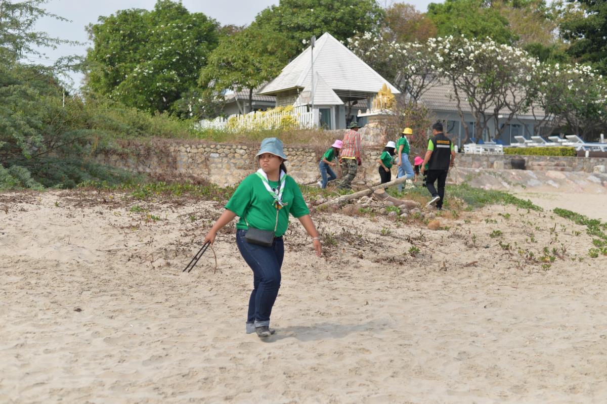 จิตอาสาช่วยเก็บขยะ