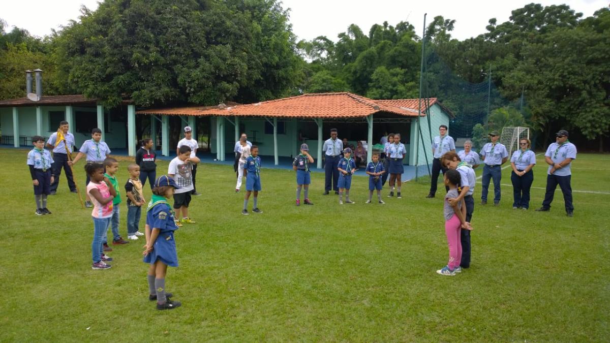Ouvir Estórias